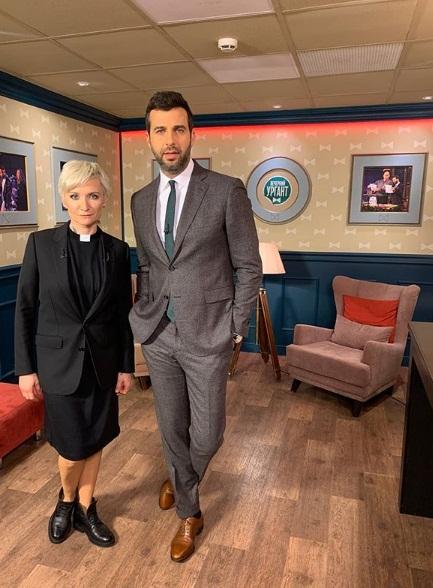 Арбенина пришла на шоу Урганта в сутане католического священника - «Новости шоубизнеса»