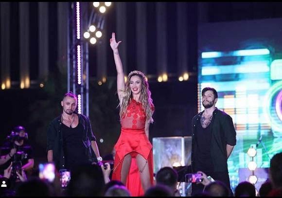 Эксперт объяснил значение фирменного жеста Ольги Бузовой - «Новости шоубизнеса»