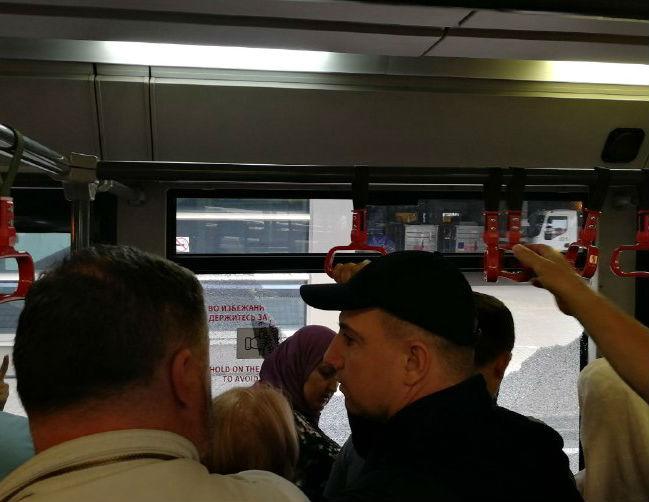 ЧП во Внуково: в автобусе с пассажирами неожиданно вылетели стекла - «Новости шоубизнеса»