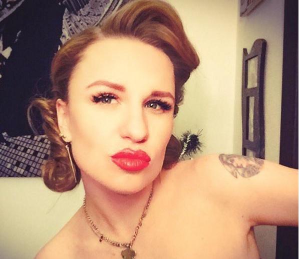 Беременная Гай Германика пришла на премьеру с волком - «Новости шоубизнеса»