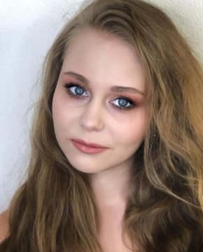 Анна Дулова - Биография