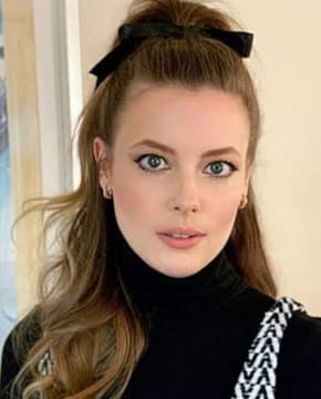 Гиллиан Джейкобс - Биография