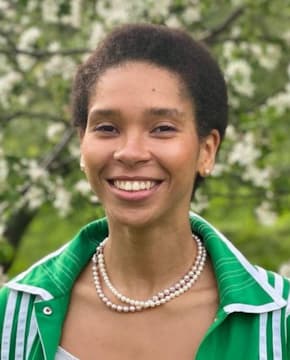 Джулия Огун - Биография