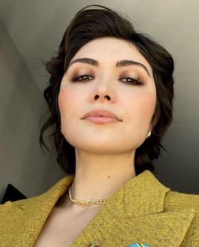 Даниэлла Пинеда - Биография