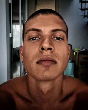 Джоша Страдовски - Биография