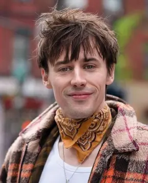 Рив Карни - Биография