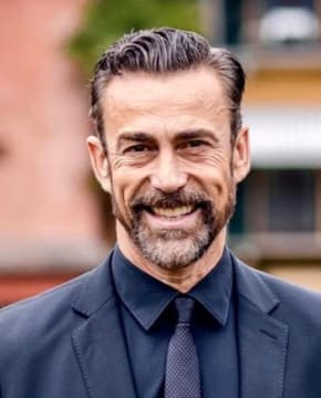 Даниэл Бернхардт - Биография