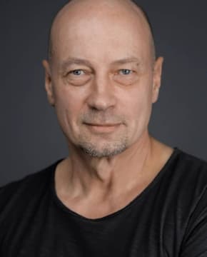 Роман Клементьев - Биография