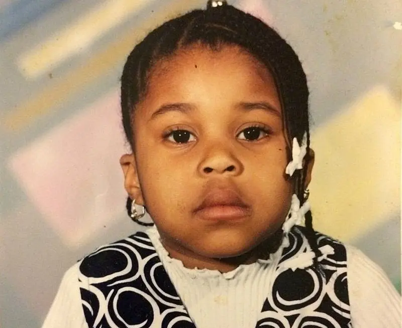 Доминик Фишбэк - Биография