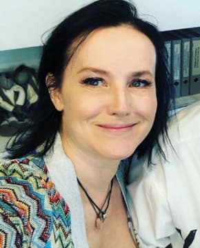 Юлия Деллос - Биография