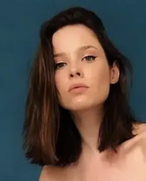 Полина Давыдова - Биография