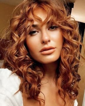 Скаут Тэйлор-Комптон - Биография