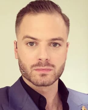 Йим Баккум - Биография