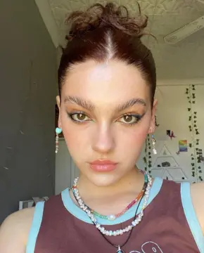 Эмили Кэри - Биография