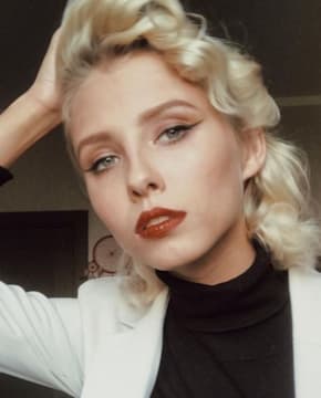 Алиса Тарасенко - Биография