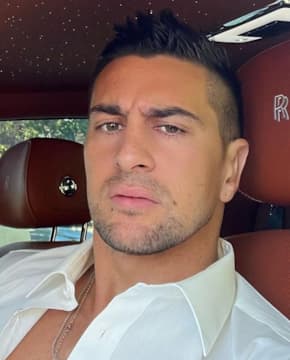 Ли Холафай - Биография