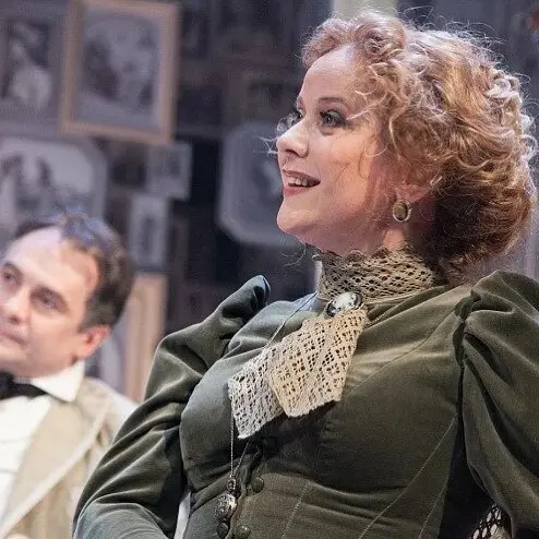 Нелли Попова - Биография