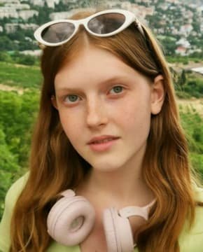 Милана Копничева - Биография