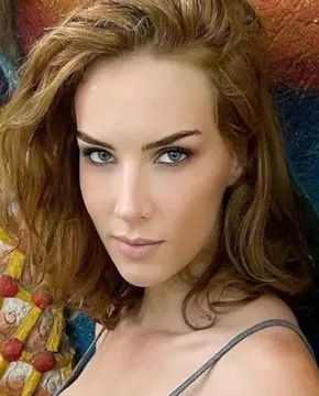 Шарлотта Кирк - Биография