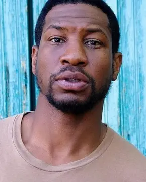 Джонатан Мэйджерс - Биография