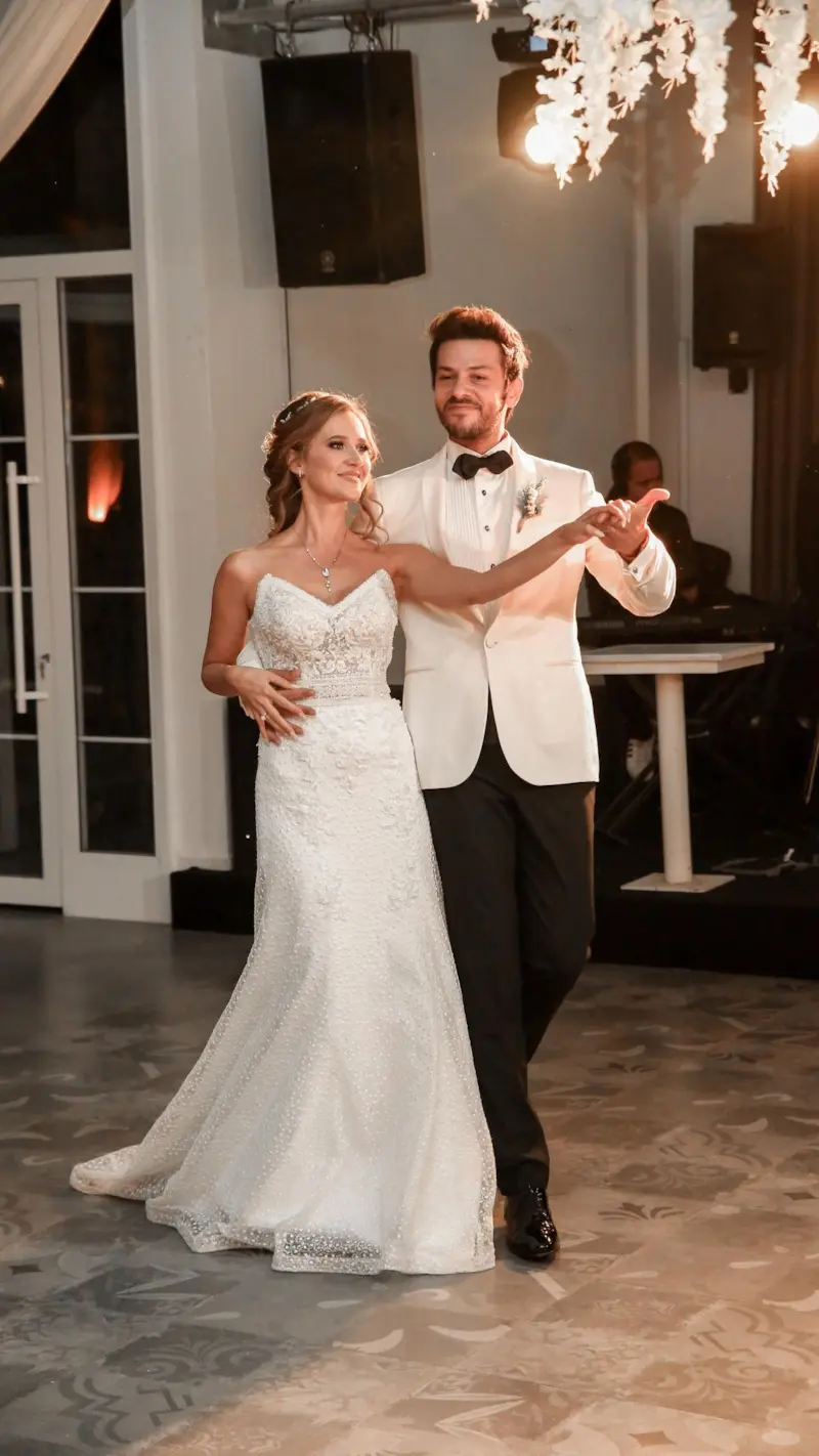 Ойя Унустасы - Биография