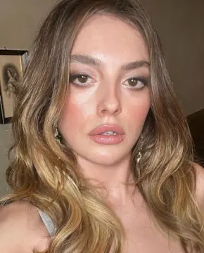 Мелис Сезен - Биография