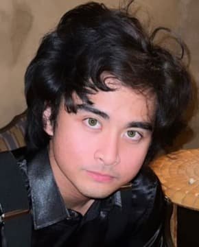 Кристиан Флорес - Биография