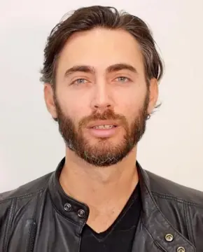 Джейк Дж. Меньяни - Биография