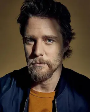 Джейк Макдорман - Биография