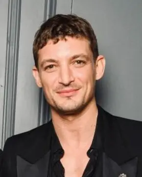 Нильс Шнайдер - Биография