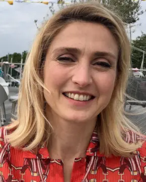 Жюли Гайе - Биография