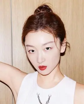 Чжоу Дунъюй - Биография