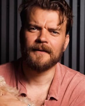 Пилю Асбек - Биография