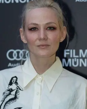 Луиза Крауз - Биография