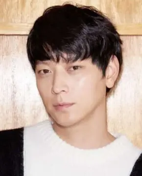 Кан Дон Вон - Биография