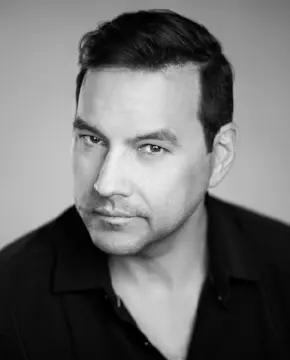 Тайлер Кристофер - Биография