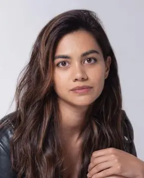 Лиза Амбалаванар - Биография