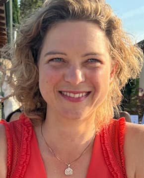 Аньорка Штрехель - Биография