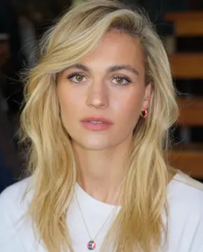 Софи Скелтон - Биография