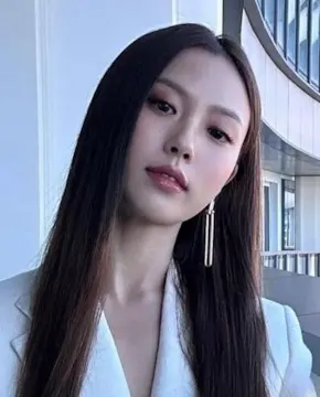 Ко Мин Щи - Биография