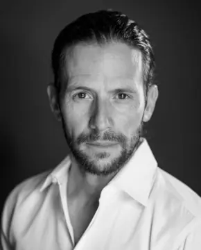 Кристиан Оливер - Биография