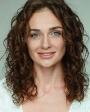 Елена Штарова - Биография