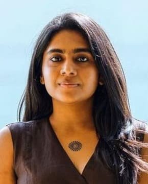 Нимиша Саджаян - Биография