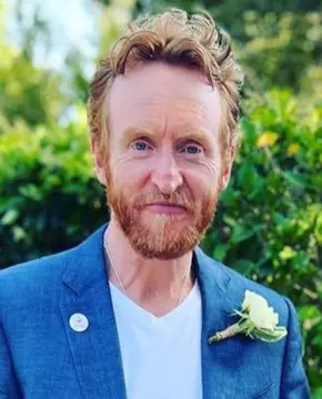 Тони Кёрран - Биография