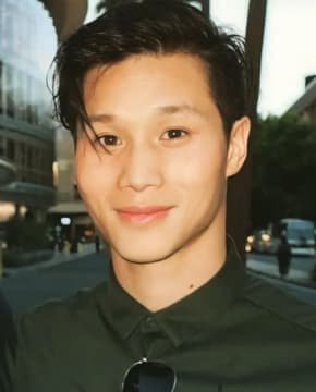 Хоа Сюаньдэ - Биография