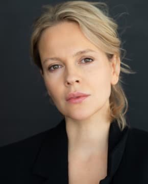 Екатерина Бежанова - Биография