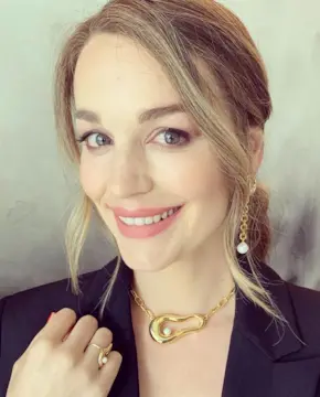 Лора Гордон - Биография