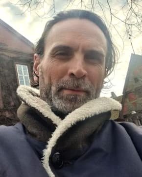 Арбен Байрактарай - Биография