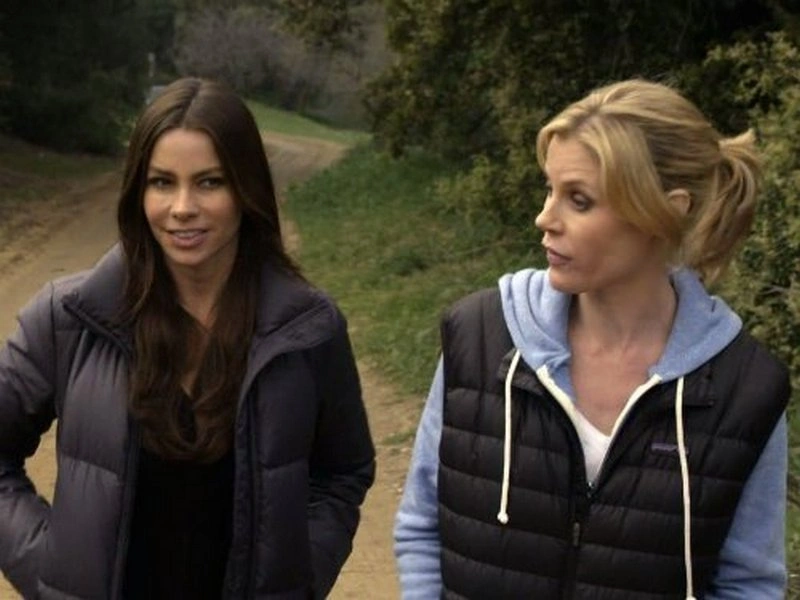 Джули Боуэн - Биография