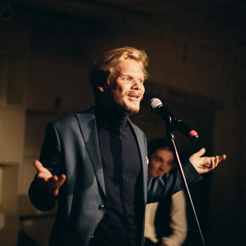 Кирилл Крутько — биография, личная жизнь, фото, новости, актер, ГИТИС, фильмография, театр Моссовета 2024 - 24СМИ - Биография